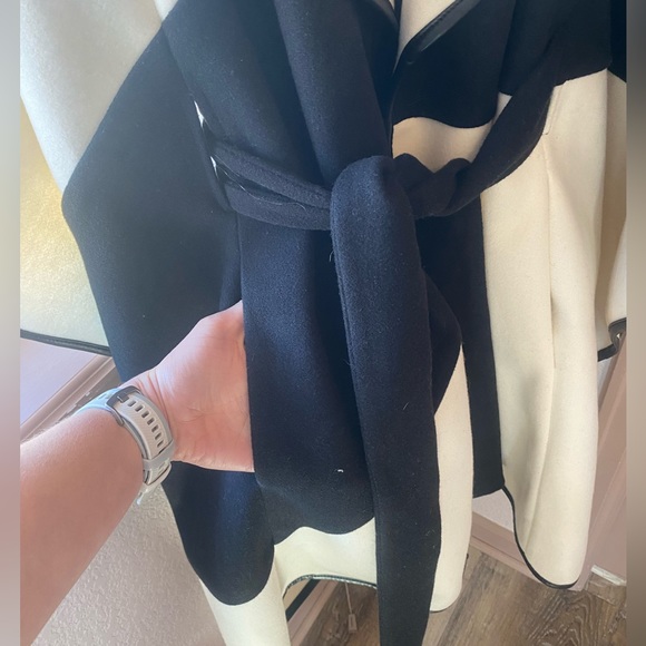 EXPRESS Color Block Wrap Poncho - Picture 3 of 7